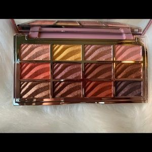 💋3/30💋 CIATÉ LONDON | VELVET EYESHADOW PALETTE